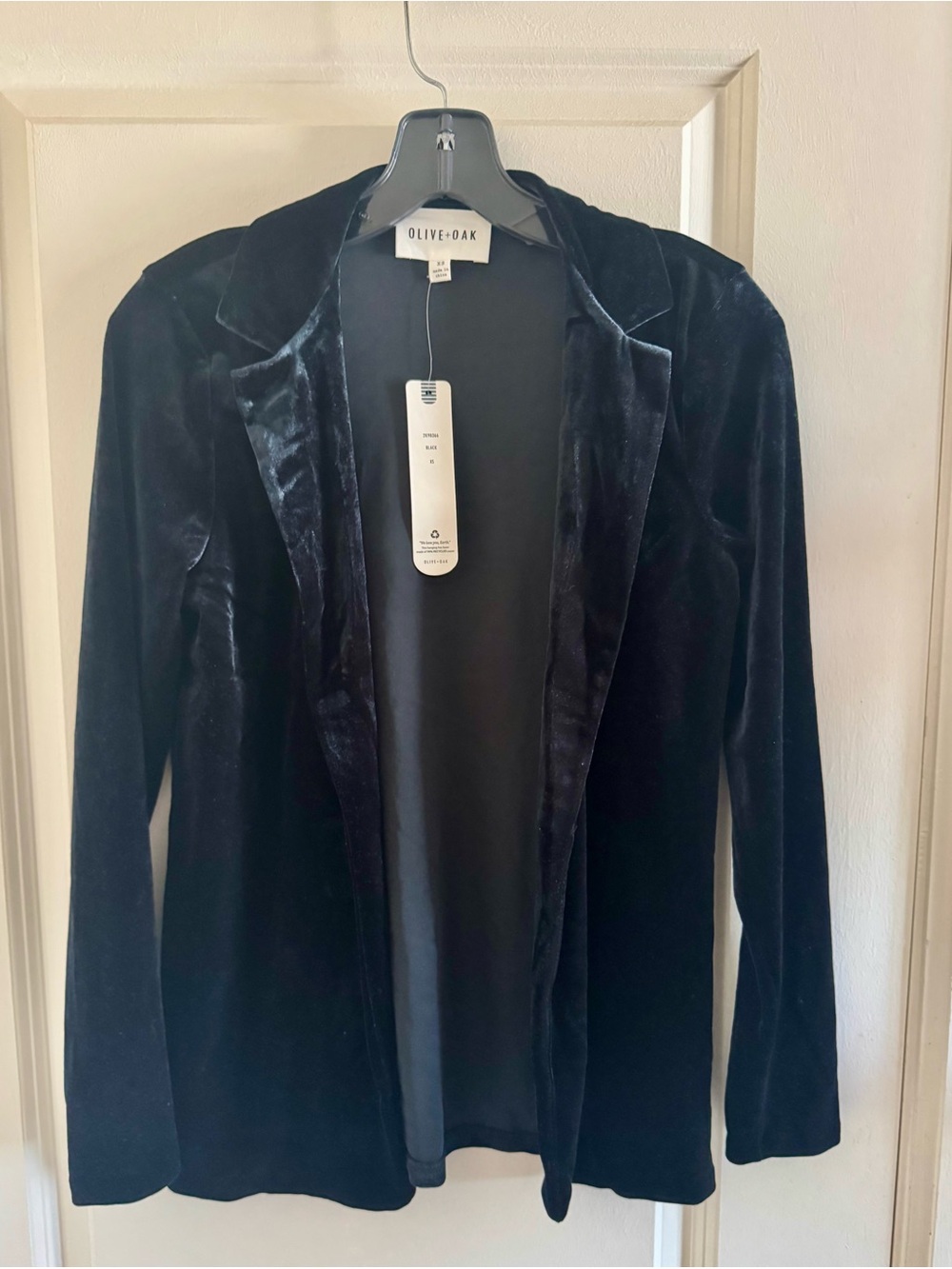 Olive & Oak Black Velvet Open-Front Blazer